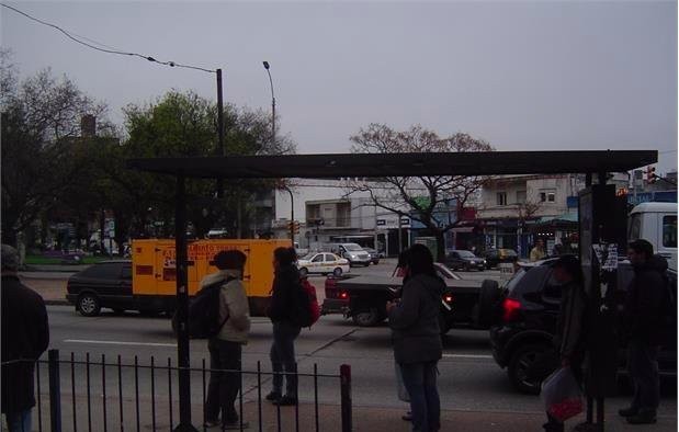 Local en alquiler en Av. Italia y Comercio, barrio Buceo.